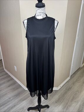Nik‎ and Nash black dress